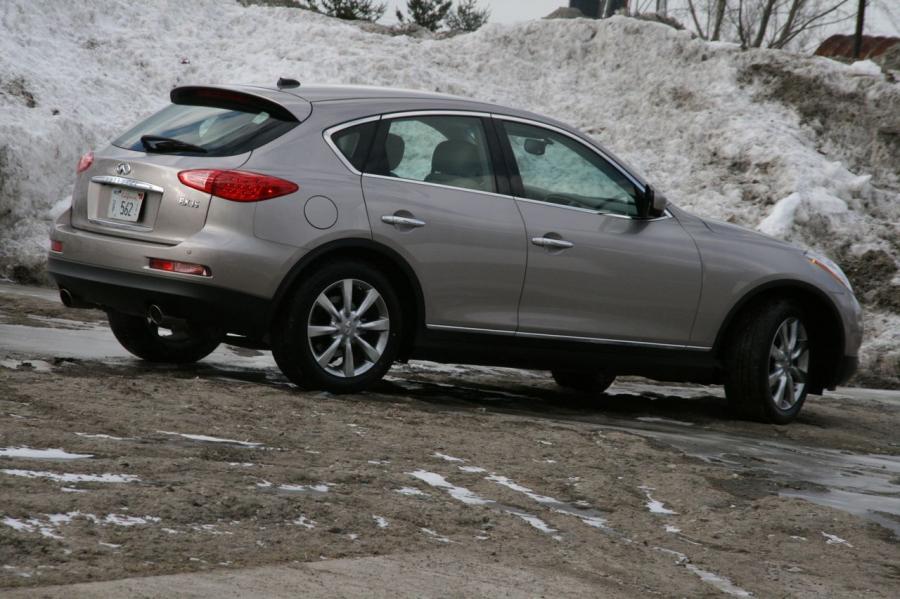  Infiniti EX35 2008 года  (фото 17 из 48)